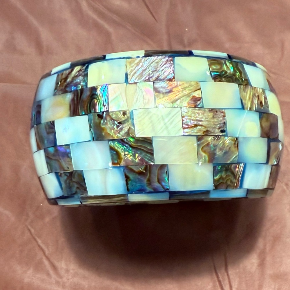 Vintage Mother of Pearl White/Black 1” Wide Mosaic Bangle Bracelet - Picture 7 of 8